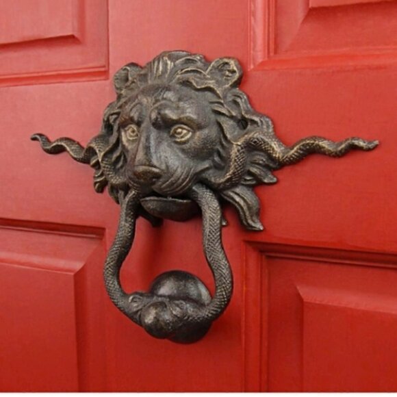 𝅺toscano- Lion and The Snakes Cast Iron Door Knocker - Picture 2 of 10